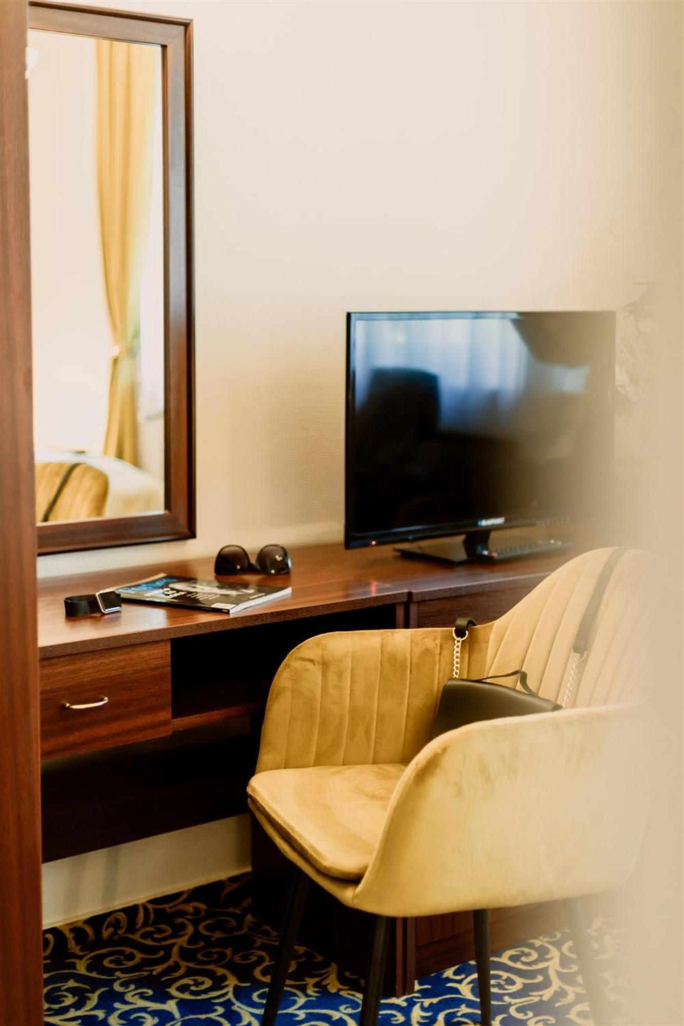 Korona Pension And Restaurant Heviz Ngoại thất bức ảnh